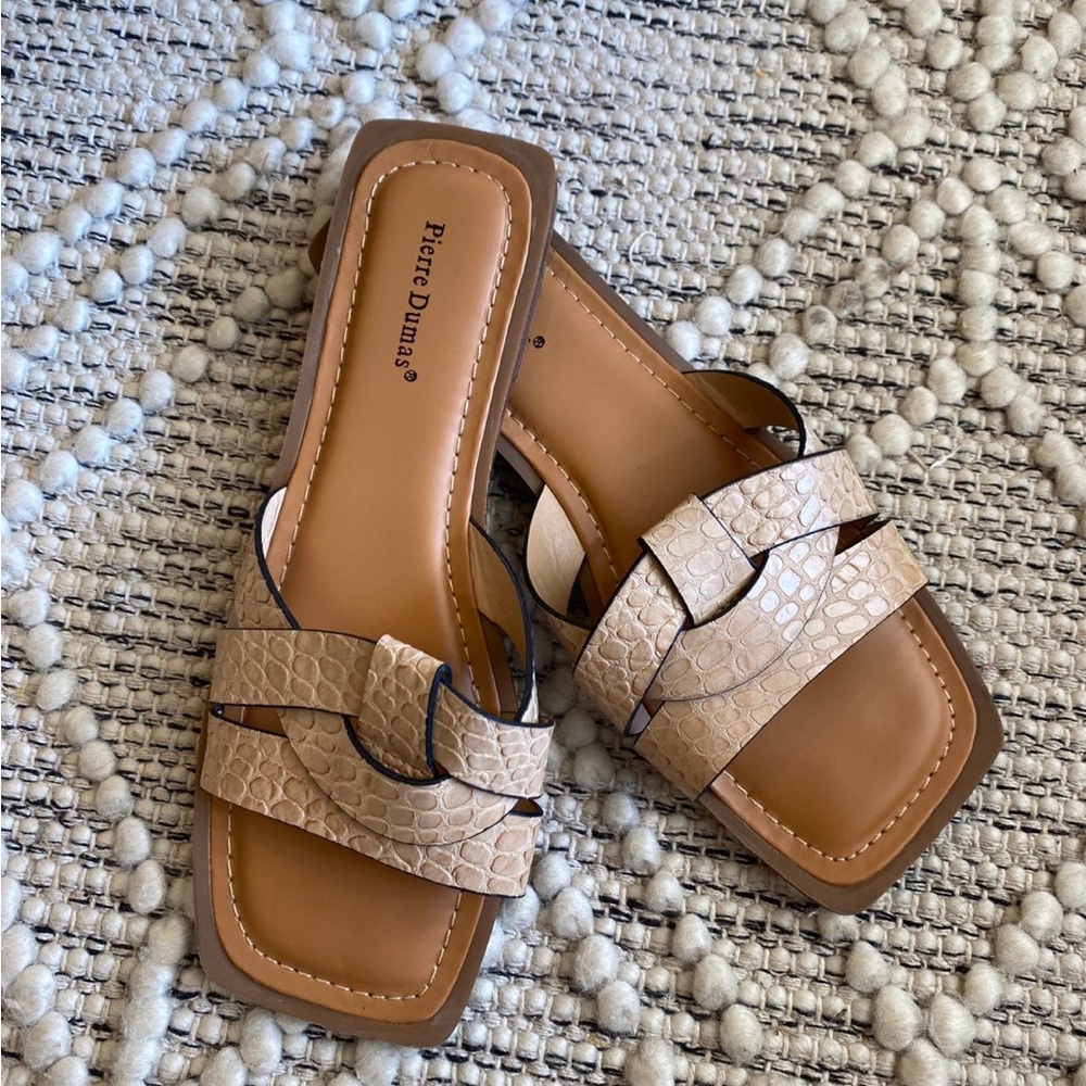 Pierre Dumas Sandals size 7